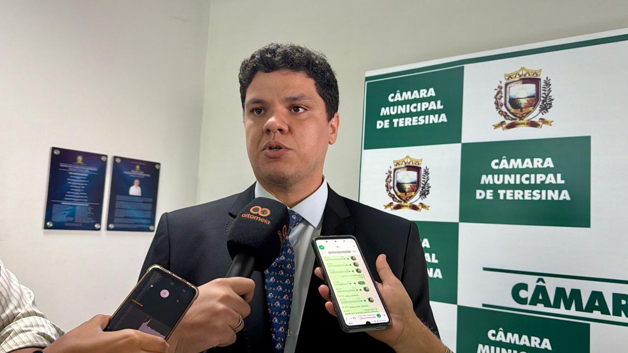 Lei de Leônidas Júnior que cria política municipal enfrentamento racismo igualdade racial escolas é sancionada