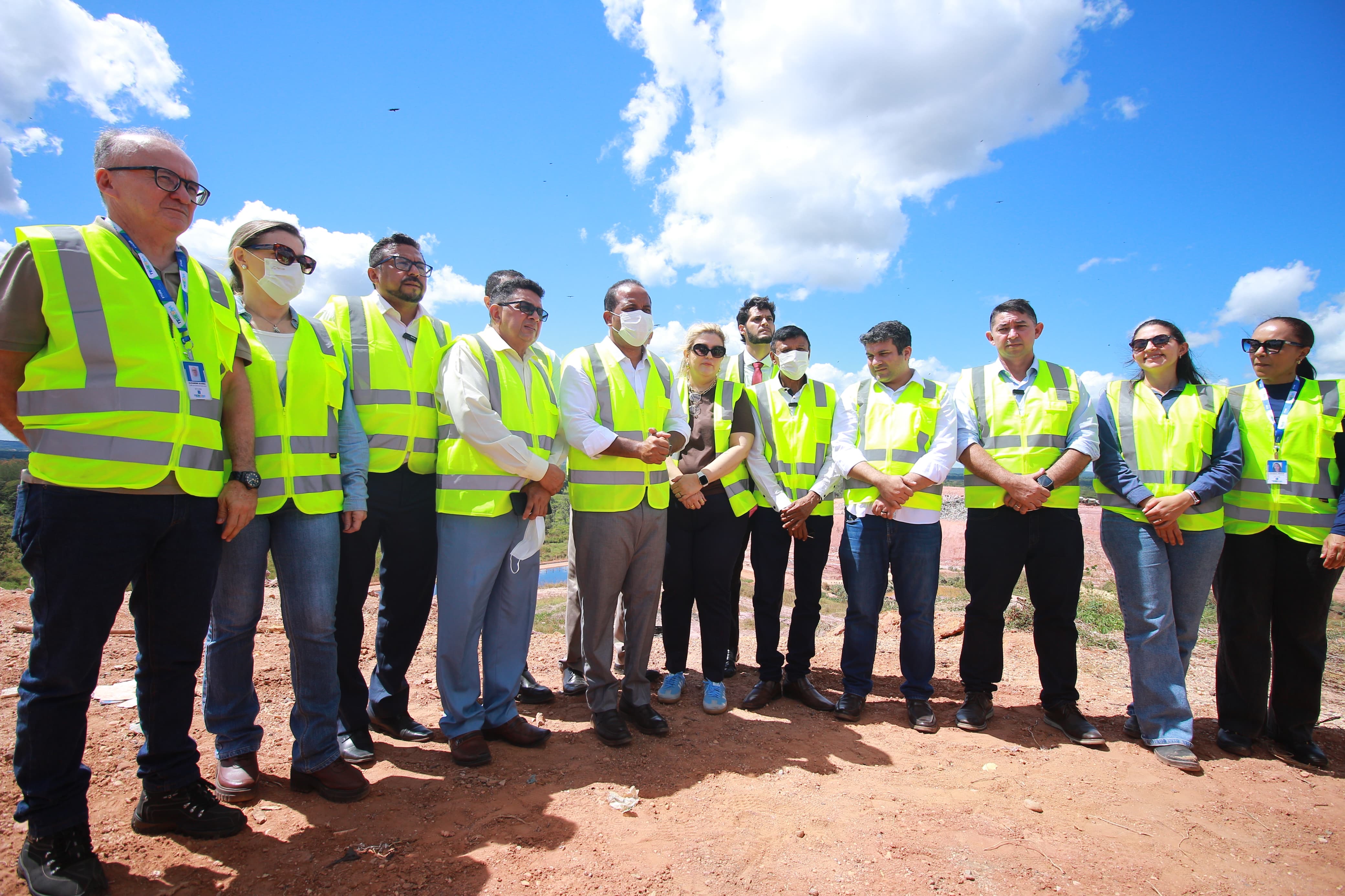 Comitiva de vereadores visita aterro municipal