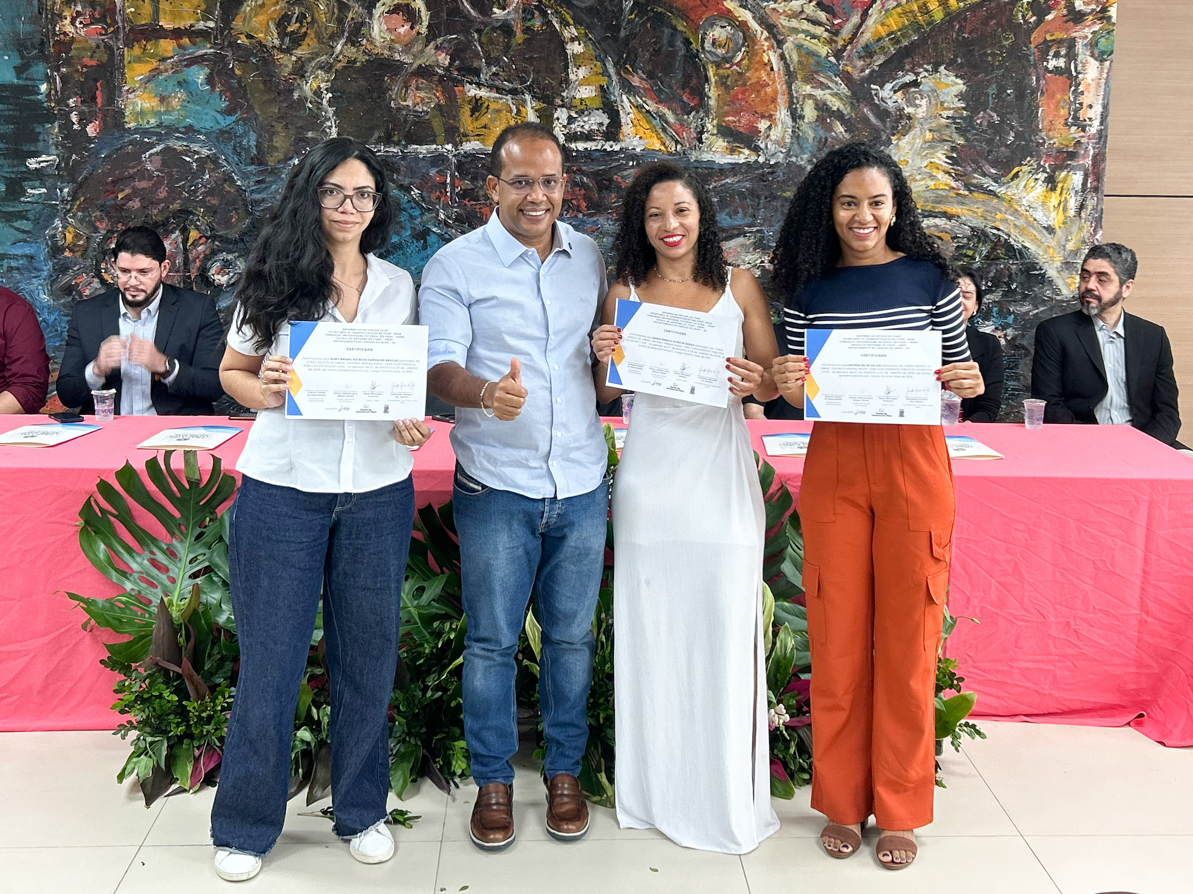 Câmara de Teresina entrega certificados de Libras a servidores